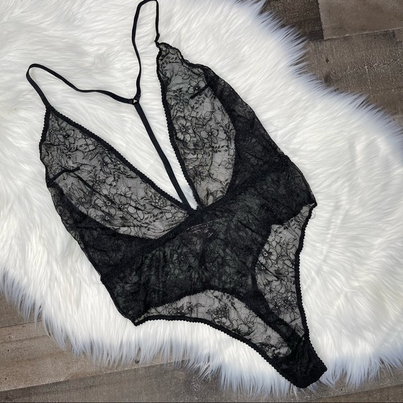 Victoria’s Secret Black Lace Bodysuit Plunge Neckline size Large - Picture 12 of 12